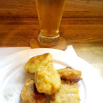 キッチンひとさら - 生ビールと鶏肉のフリット