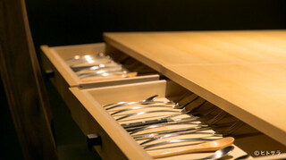 TTOAHISU - お箸でも楽しめるフレンチ。器やカトラリーの美しさもご馳走に