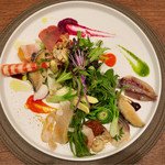 Variante - イタリアンサラダ Variante風（スペルト小麦と浅利のパンツァネッラ、貝類と山菜のインサラータ）
