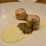 Variante - 兎のポルケッタ仕立て フリウリ風（鶏レバーのアグロドルチェとポレンタの軽いクレーマ）