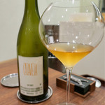 Variante - ワインはカタヴェラ・デナーヴォロ。マセレーション（葡萄の皮を漬け込む製法）をした褐色の白ワイン。ほどよい複雑味があって兎肉や軽く甘酸っぱい鶏レバーと合う。