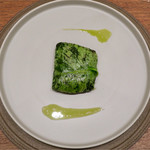 Variante - バジルとアーモンドのペーストで包んだクエのオーブン焼き