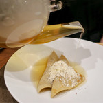 Variante - ウブッセ（5種のチーズを包んだ蕎麦粉のスクリペッレのコンソメ仕立て）