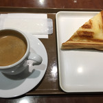 Sam Maruku Kafe - ホットコーヒーとトーストサンド