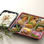 Mambo U - 折詰弁当756円