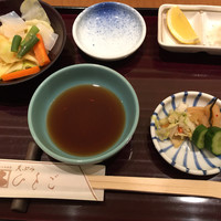 天ぷら ひさご ラシック店 - ランチの温野菜、天つゆ、漬け物。