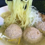 らーめん 稲荷屋 - 美しいストレート麺