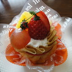 patisserie Clover - イチゴのクレープ包み380円