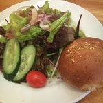 グラングラン - サラダと自家製パン