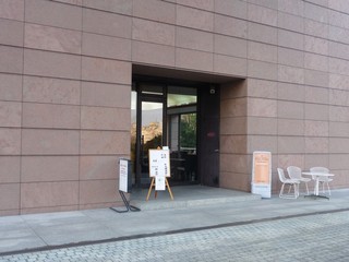 Puthipowaru - 美術館外から(2011/02/04撮影)