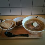 島豆腐と、おそば。真打田仲そば - 国仲そばと島豆めし850円とソーキ150円です。