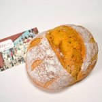 ottoパン - トマトパン　２４０円