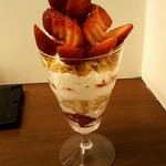 ミルク&パフェ よつ葉ホワイトコージ - 