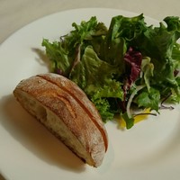 オッティモ・シーフード・ガーデン 新宿店 - サラダ、パン