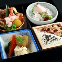 【昼席限定】季節の彩りを器に込めた『松花堂弁当』