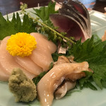 Akitaryouri Gojoume - 丁寧に作って頂いた、平貝としめ鯖の刺身、最初は刈穂、次に飛来泉、辛口の純米酒が似合っています。