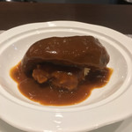 クロモリ - 〜栗原・関村牧場〜
      漢方牛タンの煮込み