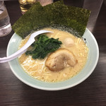 横浜家系ラーメン 魂心家 - 醤油ラーメン（680円）