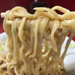 ラーメン二郎 - 麺箸上げ