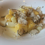 カーサ・デル・チーボ - インカのめざめで作ったニョッキ フランス産ホワイトアスパラとフレッシュトリュフ