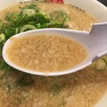 ますたにラーメン - 上質な背脂で臭み無し