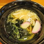 をり鶴 - うどんは幾分細麺ですが、優しい味わいのあるうどんです。