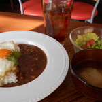 ジャージャー丼（サラダ・味噌汁・ドリンク付き！）