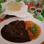 エル ミラソル - 鳥もも肉のモーレ