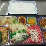 福山まるたま - まるたま弁当410円　クロムツのムニエルとミートスパゲティー(2017.05.08)