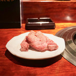 板前焼肉 一笑 - 極上厚切りタン