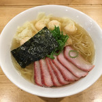 支那そば大和 稲荷町店 - チャーシューエビワンタン麺 硬め