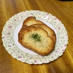 ベーカリー CLOUD - ガーリックラスク(60円)※一枚食べちゃってます。