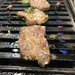 焼肉大寅 - タンもらう！笑