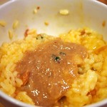 麺屋 極鶏 - 玉子かけご飯（鶏だくスープをかけてみた）