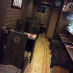 BISTRO にふぇー - 木目調の店内