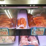 斎藤ミート - 低温熟成  豚ロース  みそ焼き280円       低温熟成  味付豚ロース  280円