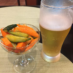 オリエンタルキッチン アンジュナ 恵比寿代官山店 - 自家製ピクルス、これ結構トウガラシが効いて辛い。