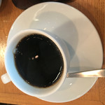 Berusaiyu No Buta - ランチ、ホットコーヒー、他紅茶や、オレンジジュース、アップルジュース、コーラ、ウーロン茶あり。