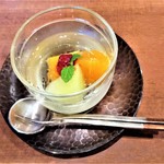 祇園もりわき - 『デコポン、メロン、木イチゴの白ワインのジュレがけ』(ミントの葉添え)～!! ほどよい酸味があって、甘くってジューシーな　『デコポン』と、独特のなんとも言えない甘い香りとジューシーな味の『メロン』～♪( ^o^)ﾉ