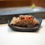 寿司栄 - 煮蛤の握り