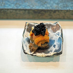 寿司栄 - 蒸し鮑、馬糞雲丹にキャビアの摘み