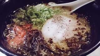 SoulKitchen博多屋台DON！ - 熊本出身の大将が作る博多黒ラーメンはあっさり豚骨スープに香ばしい自家製マー油ののった女性にも人気です！麺は長浜極細麺使用。