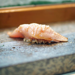 寿司栄 - ノドグロの握り