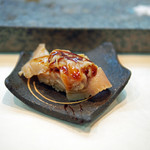 寿司栄 - 煮蛤の握り