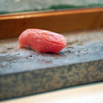 寿司栄 - 中トロの握り