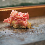 寿司栄 - トロミルフィーユと毛蟹の握り