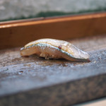 寿司栄 - さよりの握り