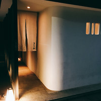 まき村 - 外観 白壁