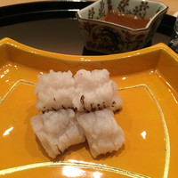 まき村 - お造り1   鱧焼き霜造り 玉葱ぽん酢