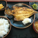 境川パーキングエリア （上り線） - 焼き魚定食(大) ¥880 
            ご飯は『もち麦』を選択